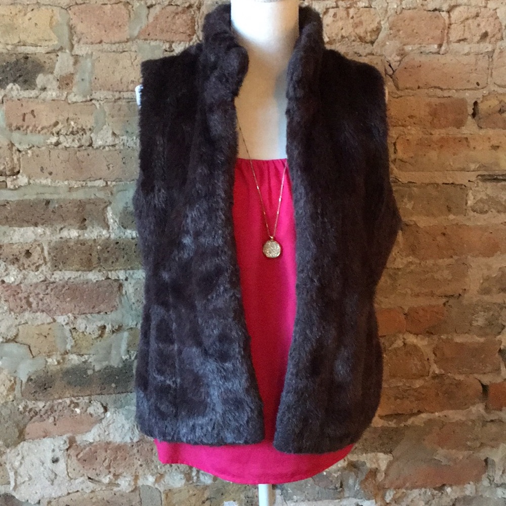 Banana Republic imitation fur vest grey size small